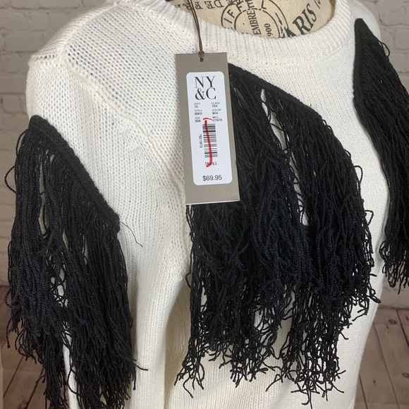 White Sweater with black fringes NY&C - Picture 6 of 6